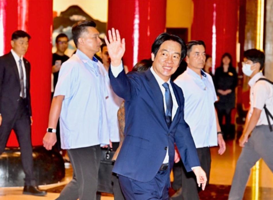 别以为民进党只会搞“台独”，他们真正的“王炸”，是“抢先统一”！很多人以为，只要