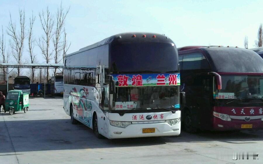 甘肃因南北狭长的地理形态（南北长约1600公里，东西宽仅几十到几百公里），尤