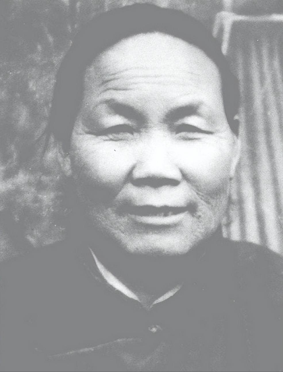 1940年，山东一位大娘给八路军做了小米饭，饥饿的战士们狼吞虎咽。突然，