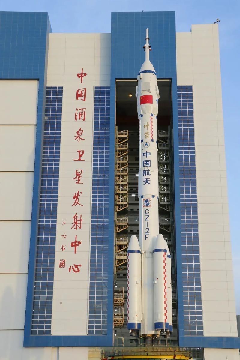 西方大佬集体破防！中国科技凭硬实力让全球站队马克龙率35位法国企业CEO组团