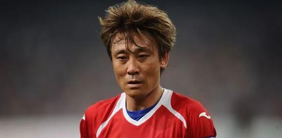 12分钟跑3200米，足协官员一句“不达标”，逼得“快刀浪子”高峰当场退役。甲