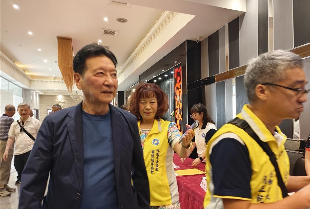 争取黄复兴支持！赵少康、郑丽文桃园同场拜票黄复兴黄国园党部27日在桃园八德举办