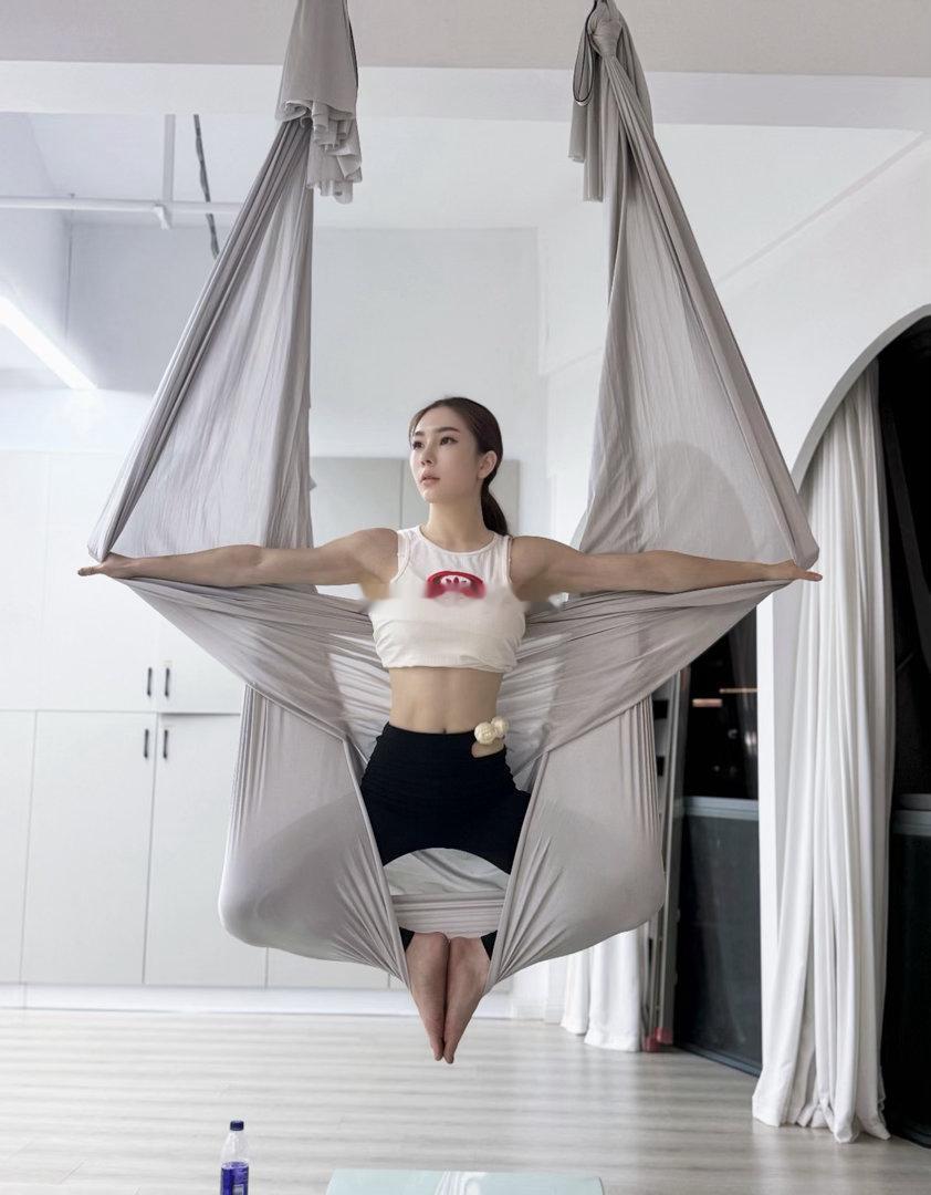 又来当空中挂件了王枰翔sunky空中瑜伽空中瑜伽瑜伽打卡