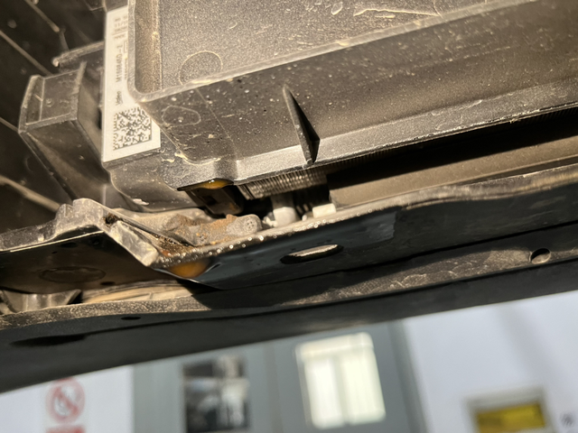 我买的是23款速腾1.5T超越版开了一万公里，就发现水箱漏防冻液了，有遇到的