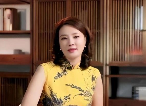 刘芳菲曾经是万众瞩目的央视美女主持人，多年前她悄然离开央视大舞台后，信心满满地干