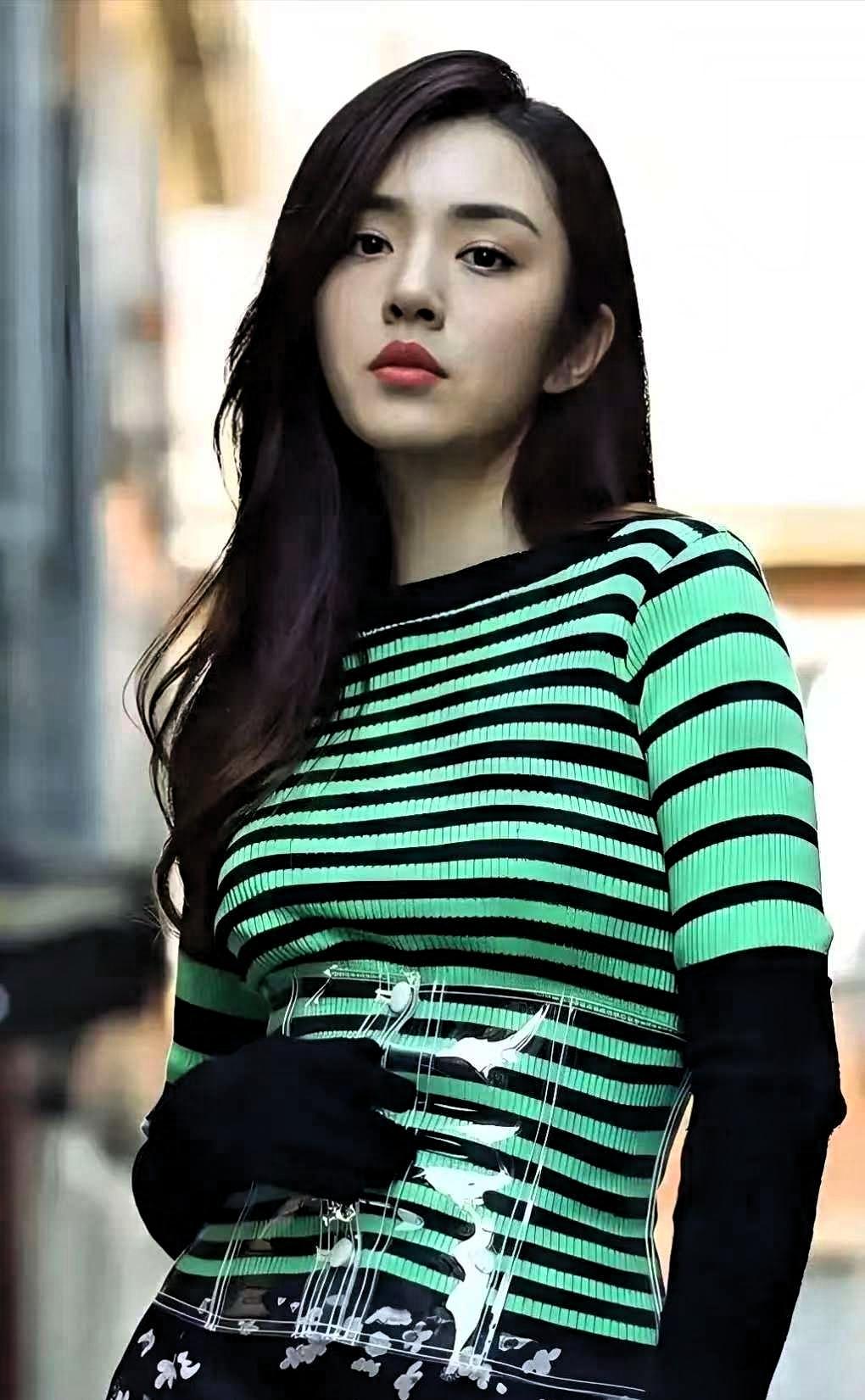 这世上我最搞不懂的的人，就是37岁的王晓晨了。好歹也在娱乐圈摸爬滚打这么多年