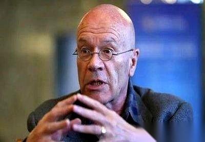 一个英国老爷子随口一句大实话，差点给美国整不会了！剑桥大学者马丁·雅克，压根不跟