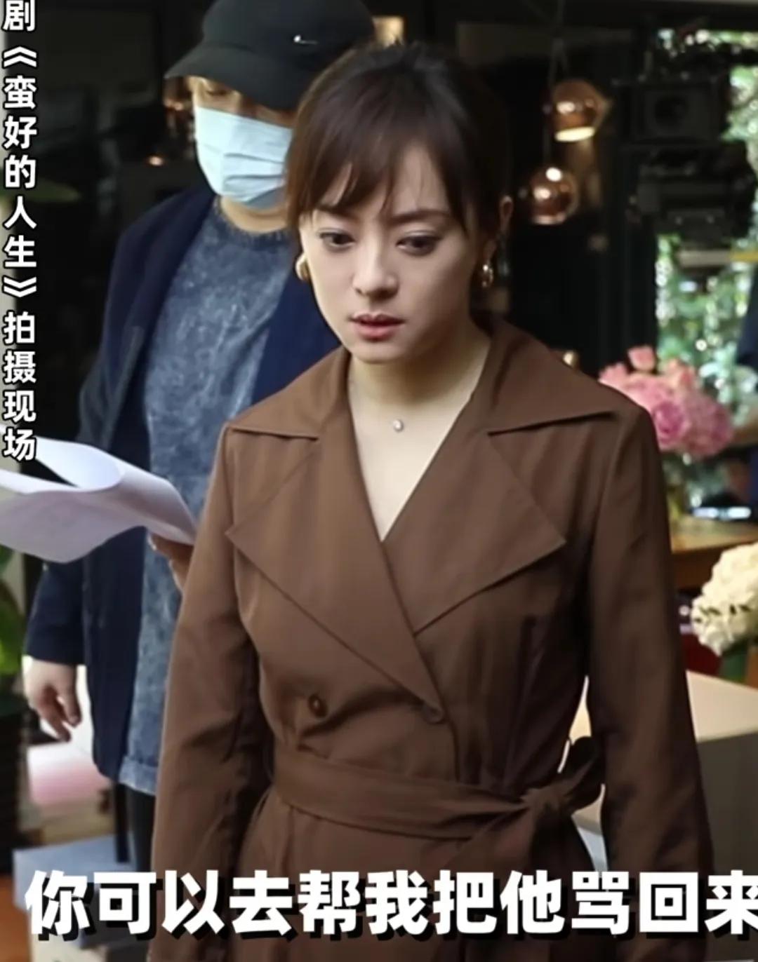 孙俪跟董子健拍摄煽情的戏份，她直呼自己现在的戏都快成琼瑶戏了，董子健在走戏的时候