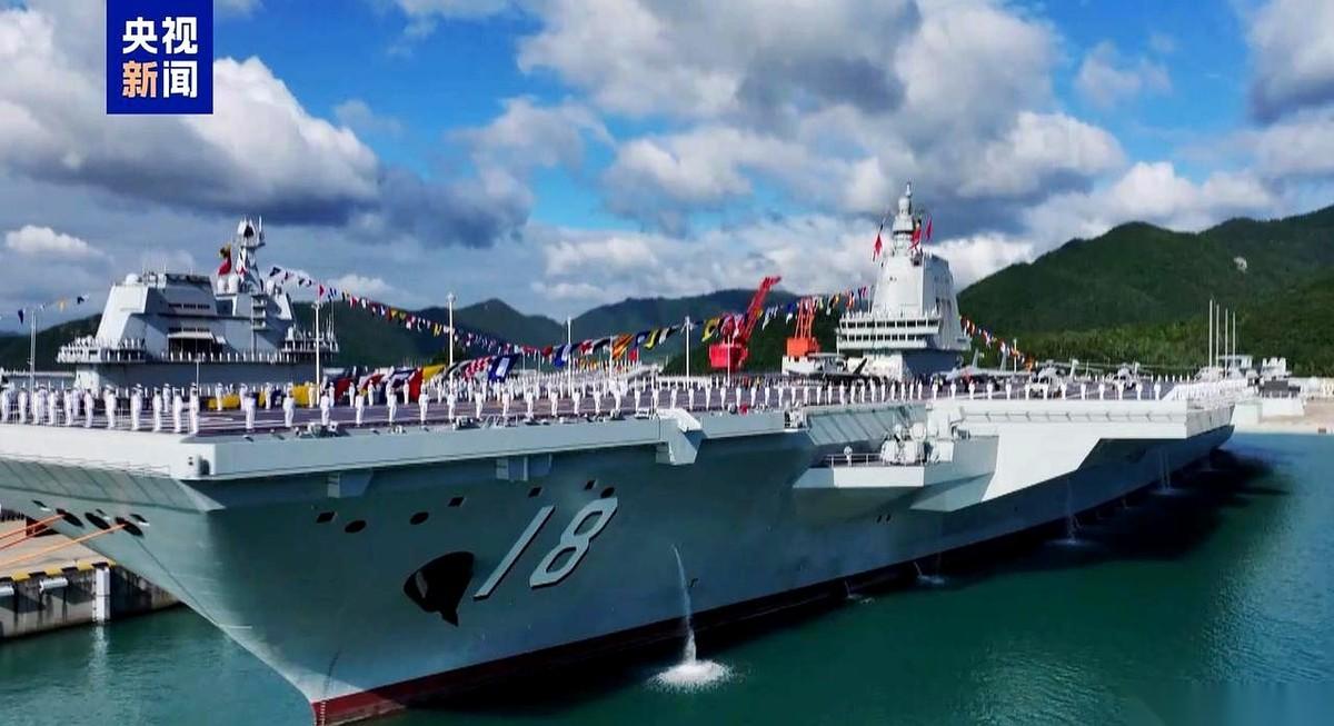从下水到现在，福建舰的海试浪花翻了一波又一波，但那层“完整战斗力”的窗户纸，就是还没有彻底捅破。看着