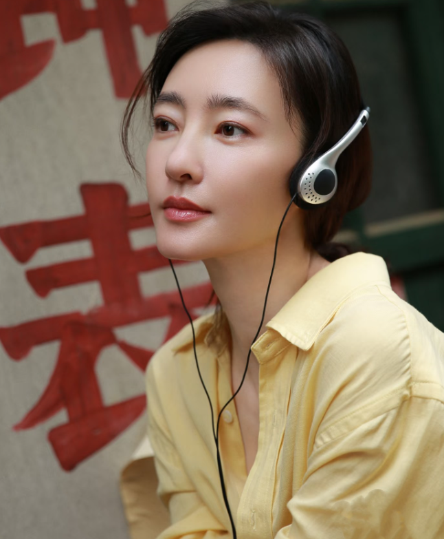 演员王丽坤说：再见了小白鞋，小白鞋就陪大家走到这里啦，我会和大家一起继续追剧的