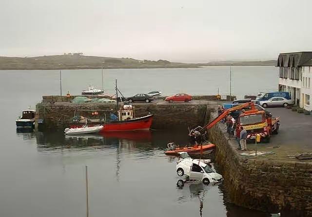 这两天的美军，就像这配图……葫芦娃救爷爷，来一个送一个，要么出动大规模地面部队