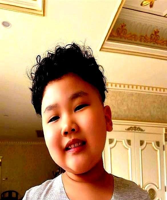 德云社最狠的局，不是商演封箱，是婚礼。陶阳大婚，全场最忙的不是新郎。新娘捧花