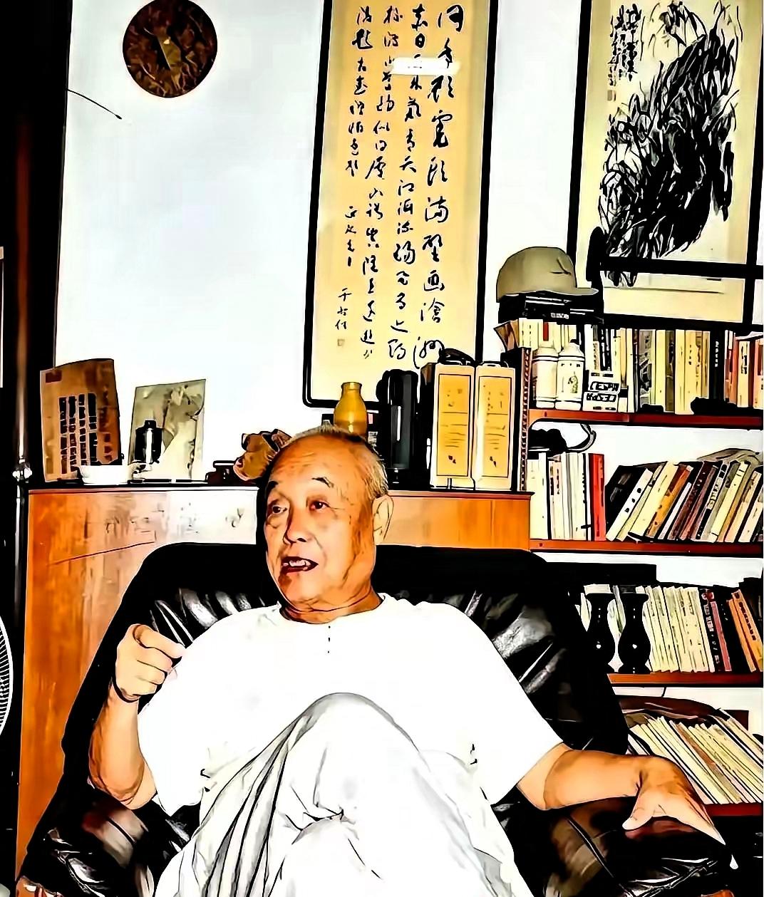 见过脸皮厚的，真没见过把无耻直接刻进骨灰里的。​​活到97岁，背着无数地下党先烈