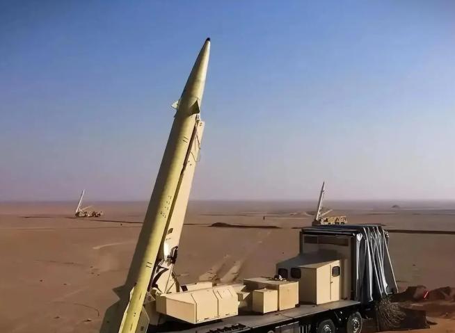 伊朗放出了两个信号，意思很清楚：美国的海上封锁再不解开，那就准备动手吧。这可