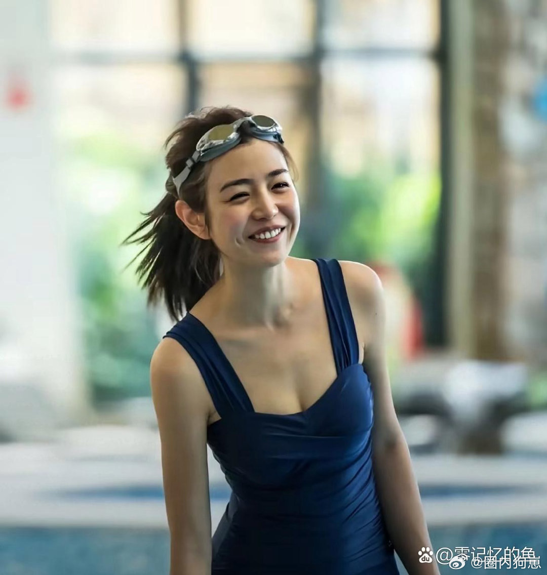 陈妍希穿泳装也太好看了吧！清甜又温柔，身材状态超在线～