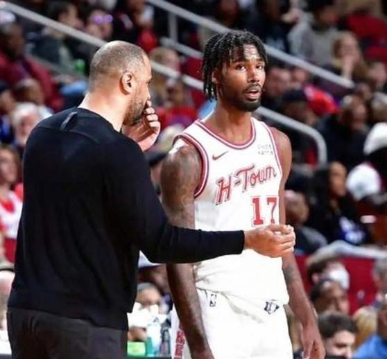 《火箭用两个首轮签赌活塞桌面，明知不是要球星，而是为狠人压制恩比德命中率，活塞算