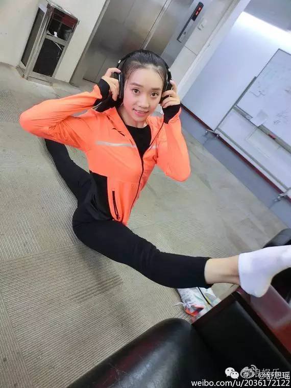 传说中的一字马女神嘛哈哈哈哈哈哈哈