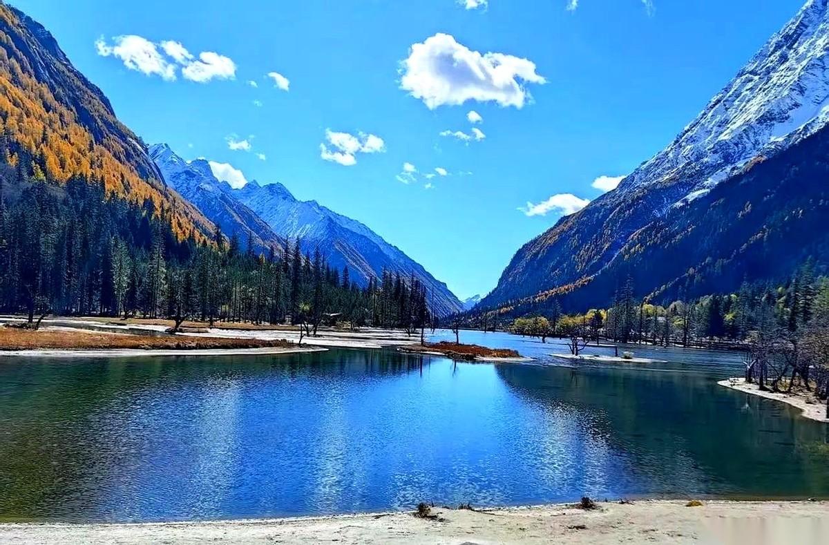 一个身家上亿的老板，在饭局上，掐了烟，慢悠悠地说了句实话。他说，别信那些单枪匹