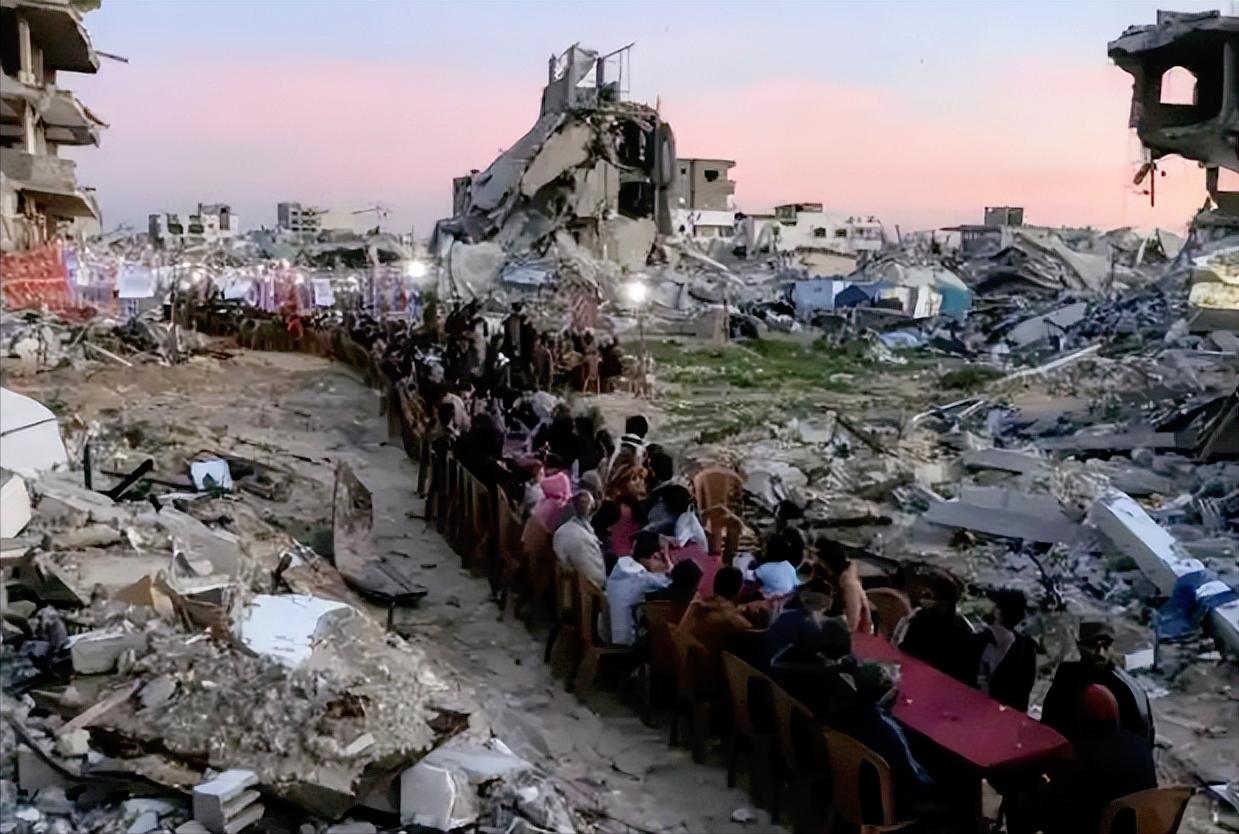 以色列这波操作算不算“良心发现”？最近他们终于重新打开艾伦比口岸，允许约旦来的援