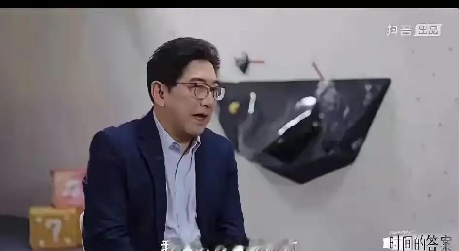 别盯着全红婵了。网暴陈芋汐的匿名信，已经塞进了国家队宿舍。这不是粉丝吵架。