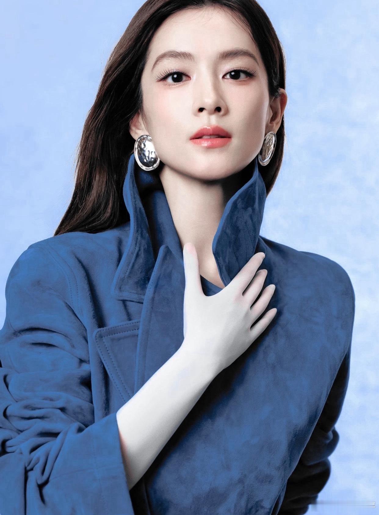 1.福西西近期亮相活动，一头金发搭配消瘦的身形，两颊明显凹陷，不少网友猜测传闻