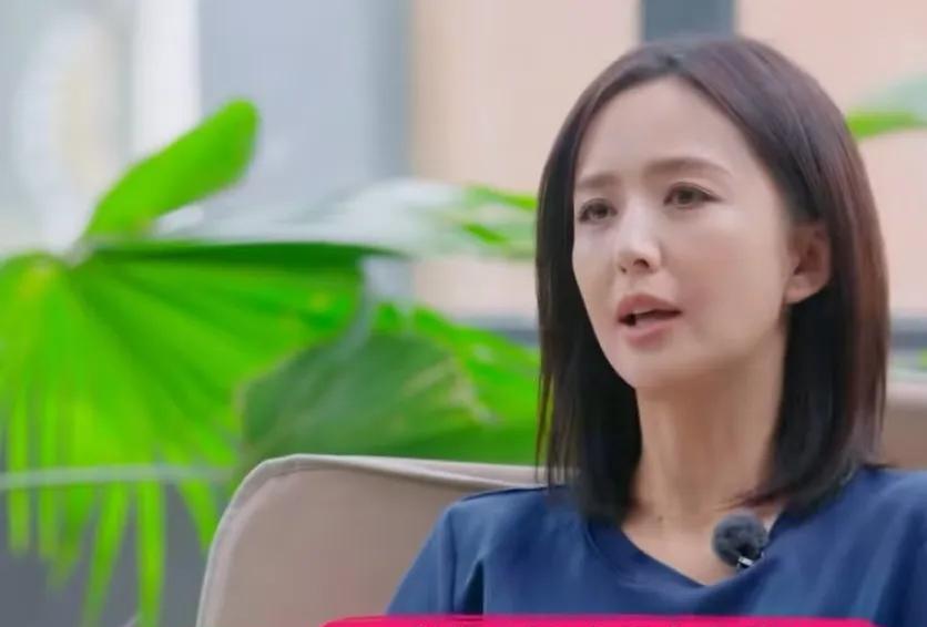 佟丽娅当着董璇的面谈自己的恋爱观，佟丽娅：“我说我们很久没有恋爱了，没有人会相信
