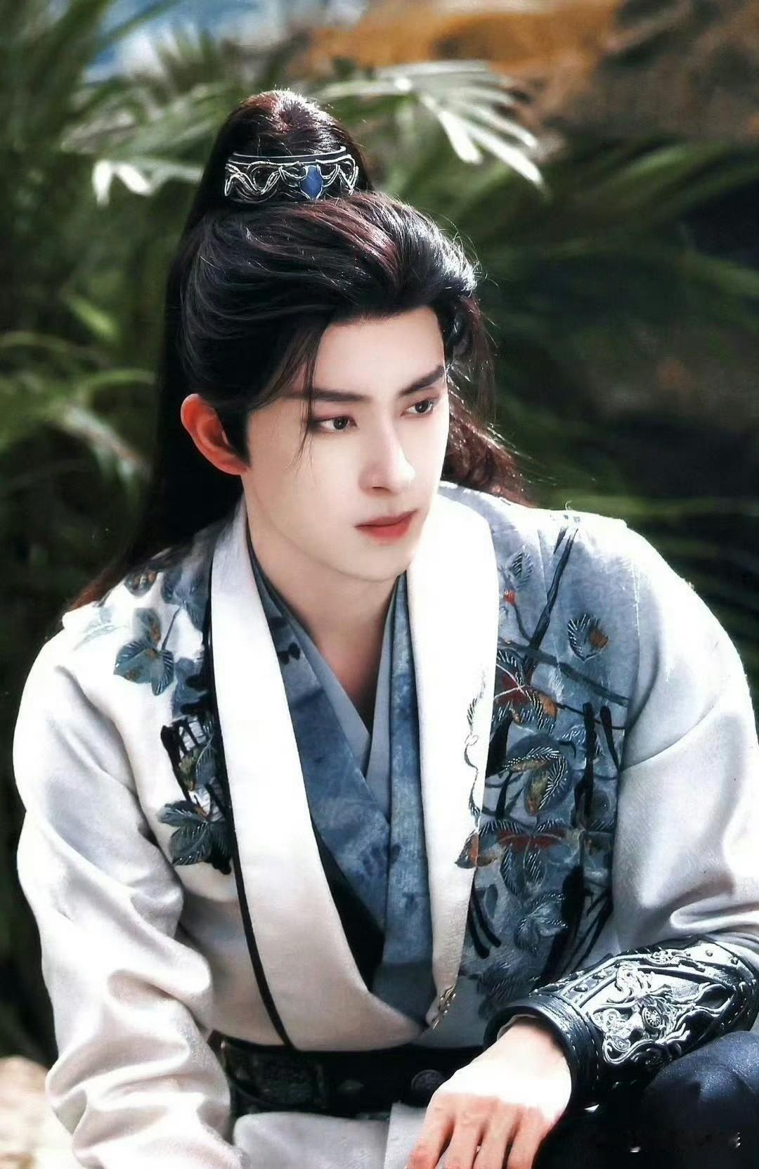 众所周知，敖瑞鹏已确定客串鞠婧祎的新剧《万花世界》。原来是恒星引力的王一栩曾许诺