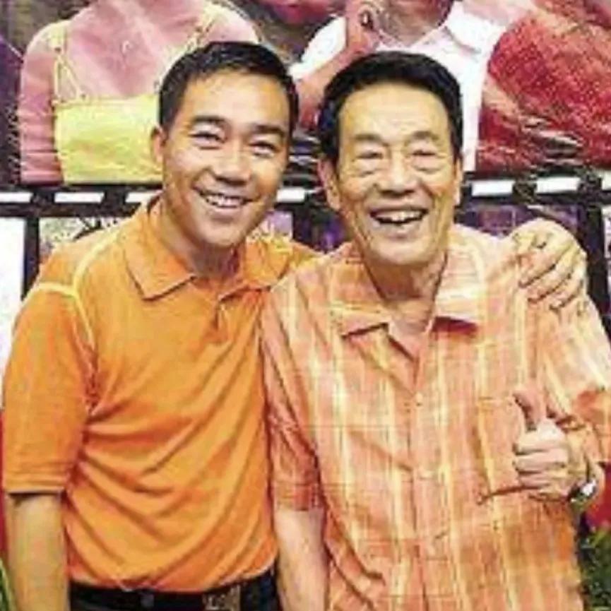 杨议说：我下午3点听说我爸去了医院，我就知道不好了，因为我有预感。我爸最近老
