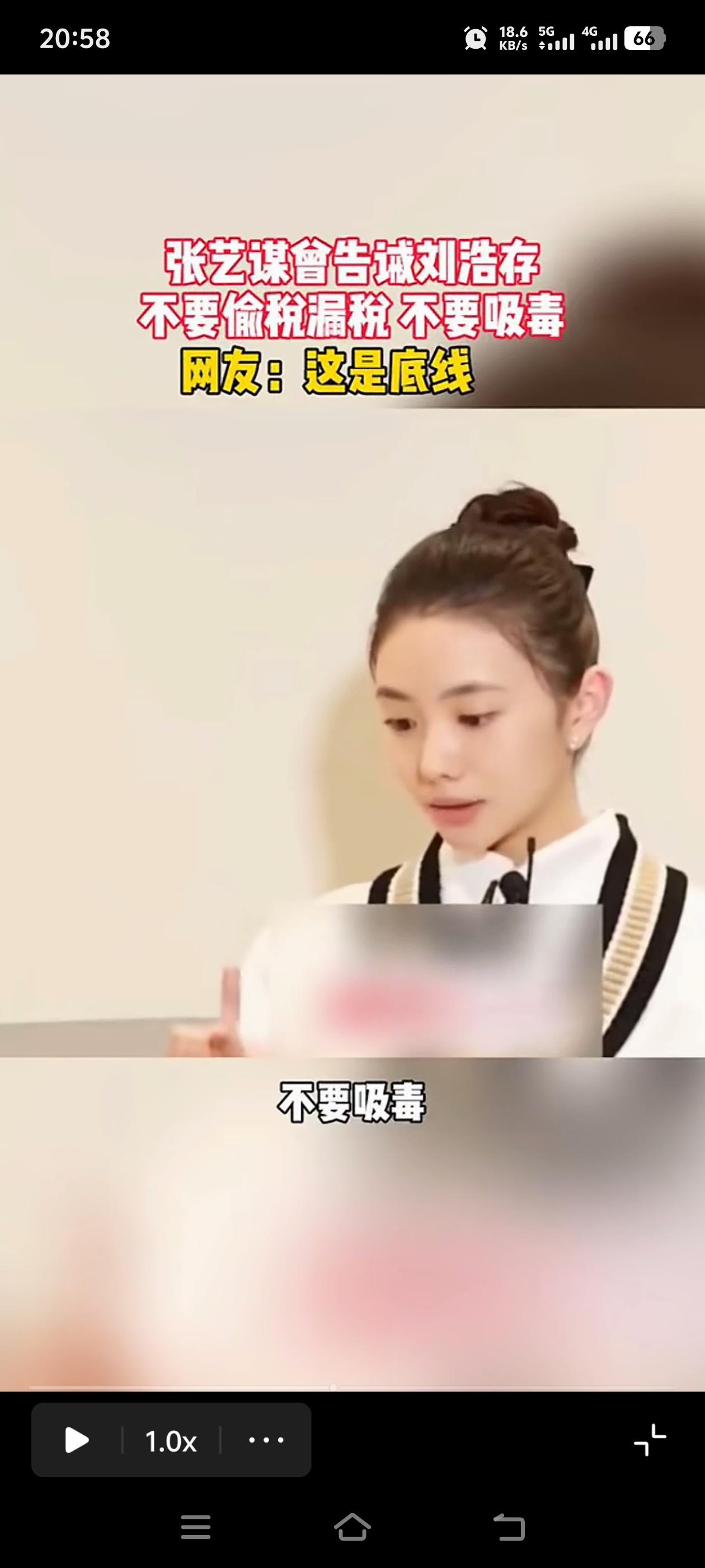 刘浩存真是出门遇贵人，第一个作品就碰到了伯乐张艺谋。刚入行的时候，张艺