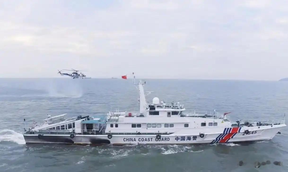 在菲国小船眼里，JL5500型海警高速执法巡逻艇不过区区300吨，自以为可以在它