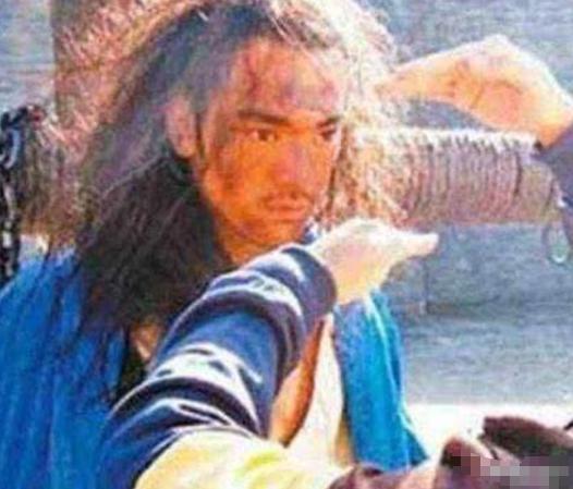 公元1863年，石达开被凌迟处死后，刽子手余宝检查石达开尸首，刚一走近，就看到了