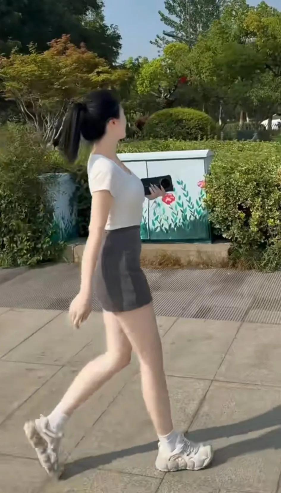 怎样才能靠近这个美女！