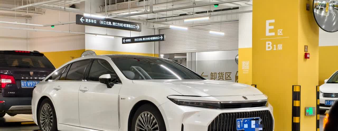 买皇冠挺好的，跟我买韩宾是一个道理就买自己喜欢的感觉，数量小众更好去停车