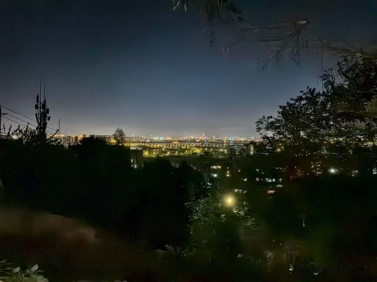 年轻人买房，父母出钱这事儿真没绝对对错，核心看家里经济状况。要是爸妈手头宽