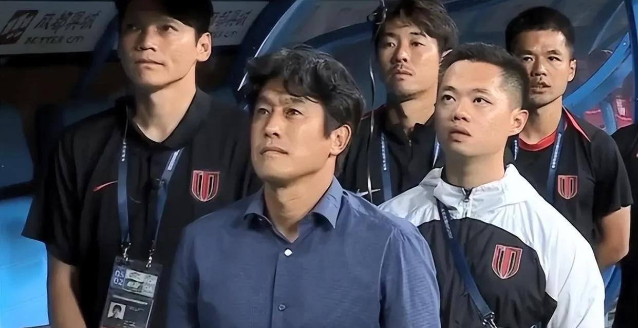本轮中超，前四的球队除了成都蓉城，其他的三支球队全部获胜，蓉城不仅与前两名的差距