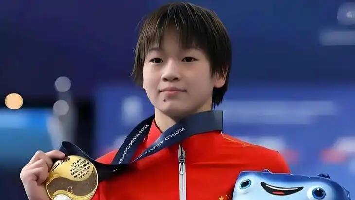 全红婵，这位跳水界的明日之星，近日坦言自己在巴黎奥运会后曾考虑过退役。她直言，体