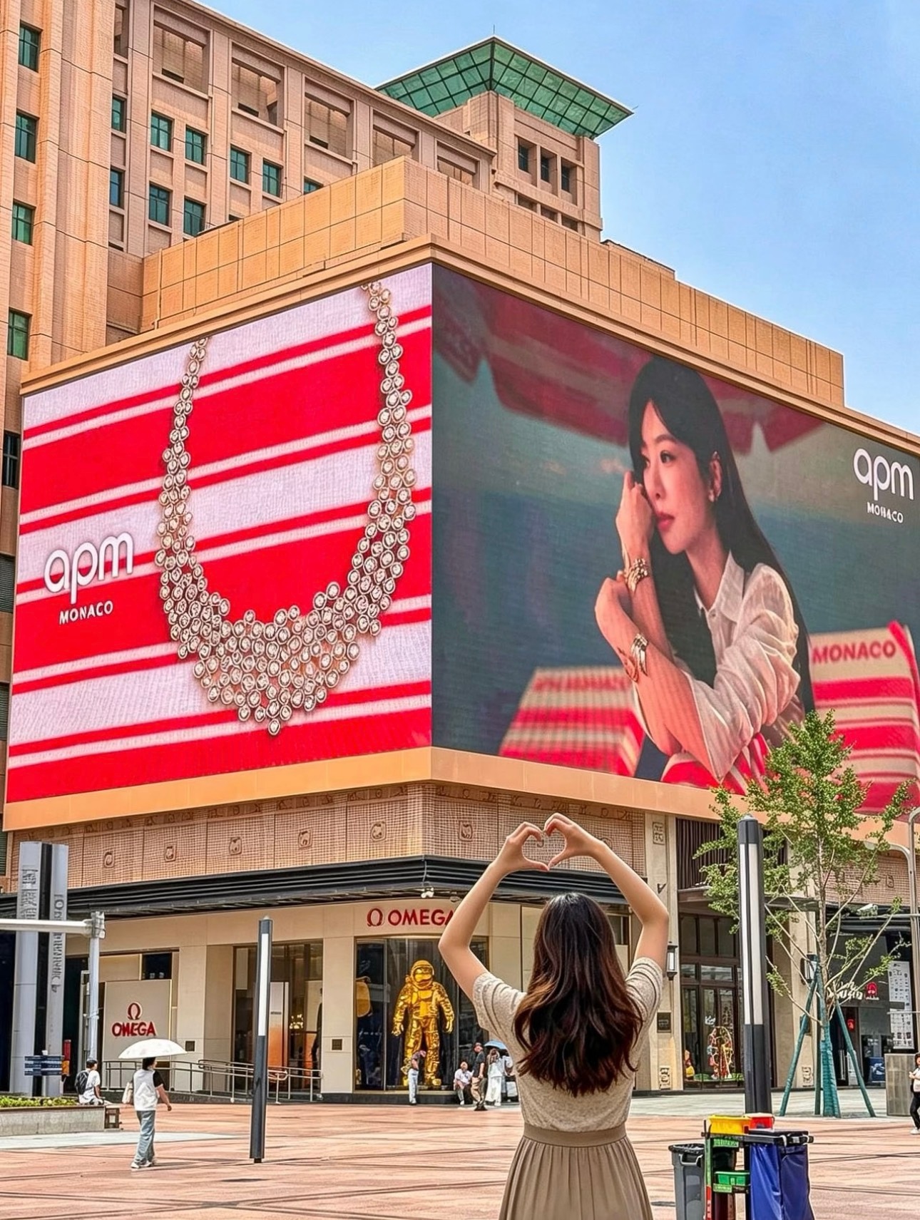 杨紫apmmonaco全球品牌代言人📍王府井百货大楼超大！绝美！地广！！！！