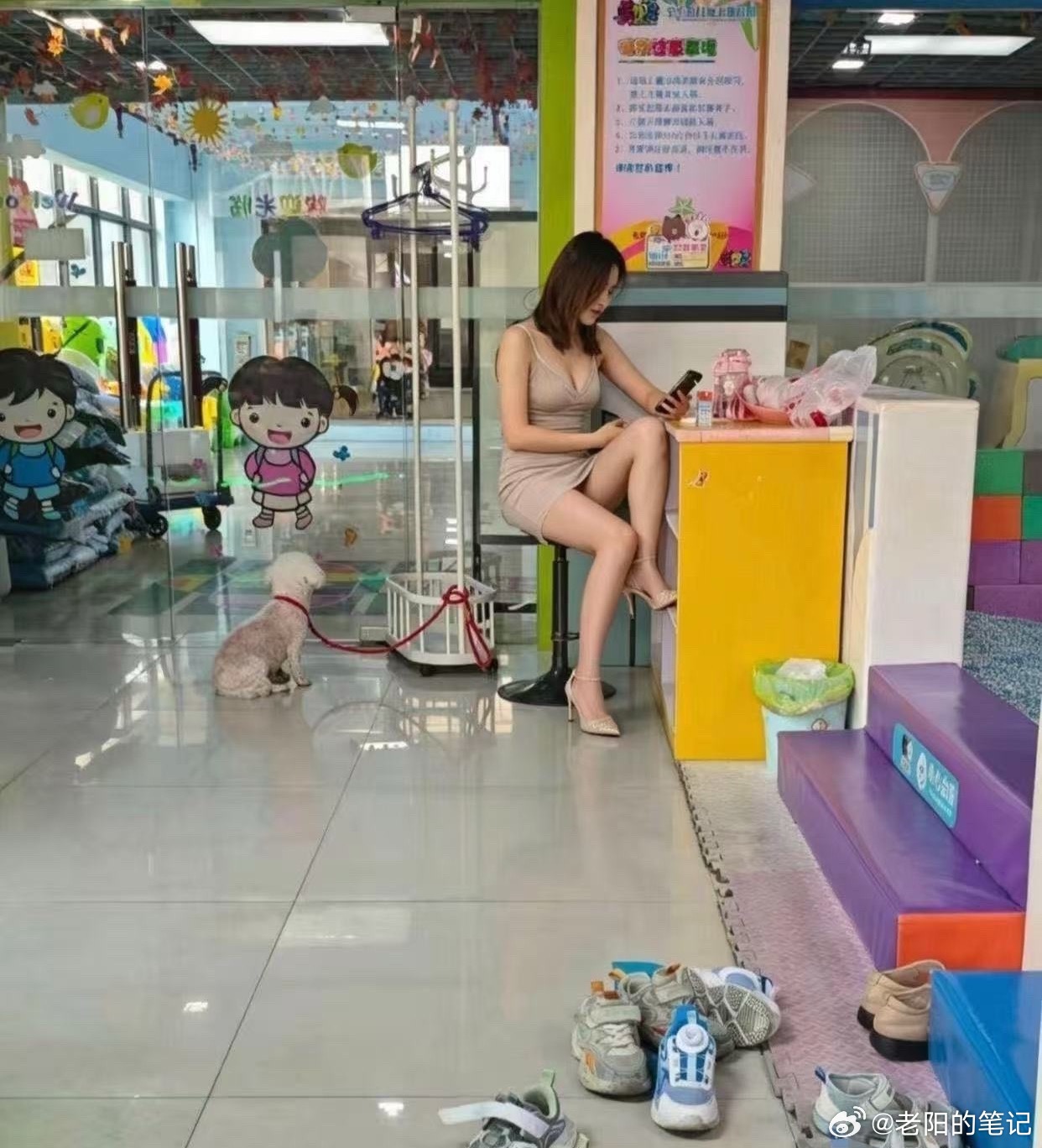 正常情况下，宝妈应该不会这样等娃吧。