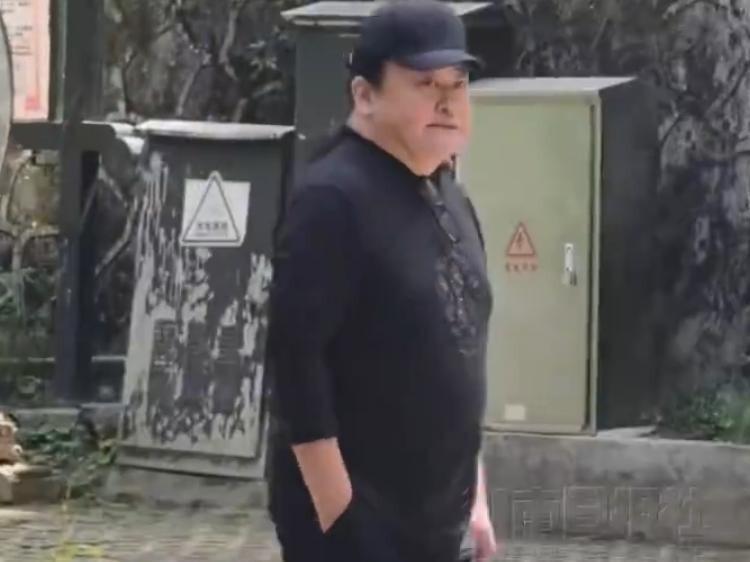 刘欢走了，63岁，那个不死癌症缠了他十七年讣告是9月26日上午挂出来的。刘欢9