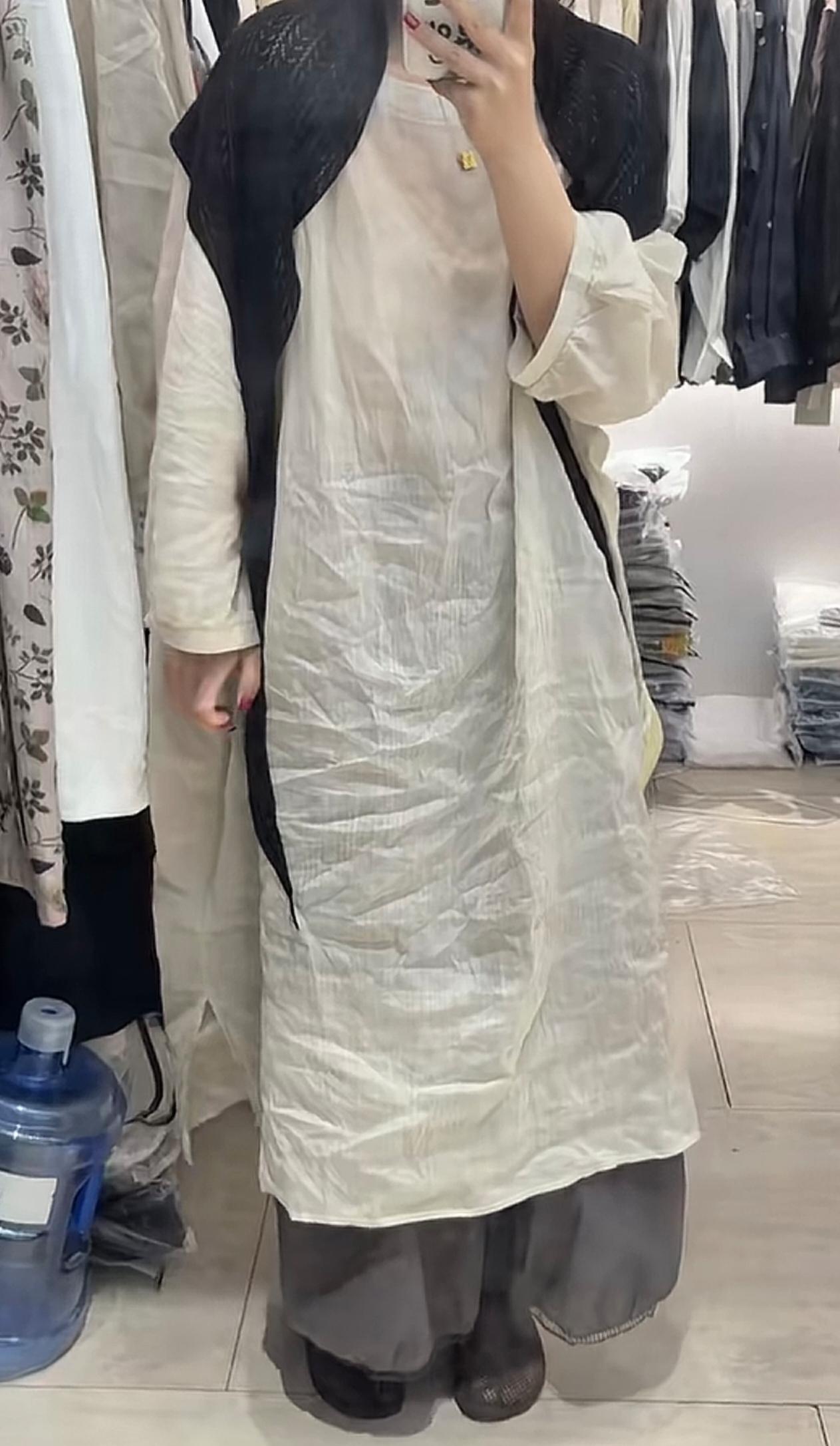 说实话，这衣服在河南不好卖，容易挨长辈揍，其他地方不知道怎么样？这是服装设