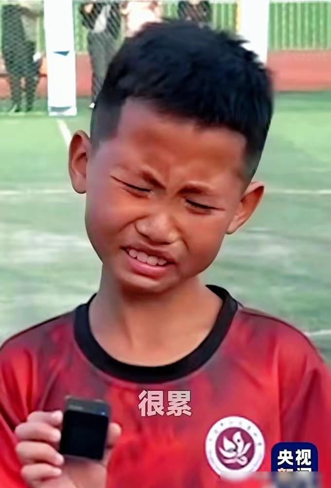 又一个中国孩子被巴萨抢走，他爸妈没花一分钱培训费，还拿了奖金。这孩子叫李昊炎，