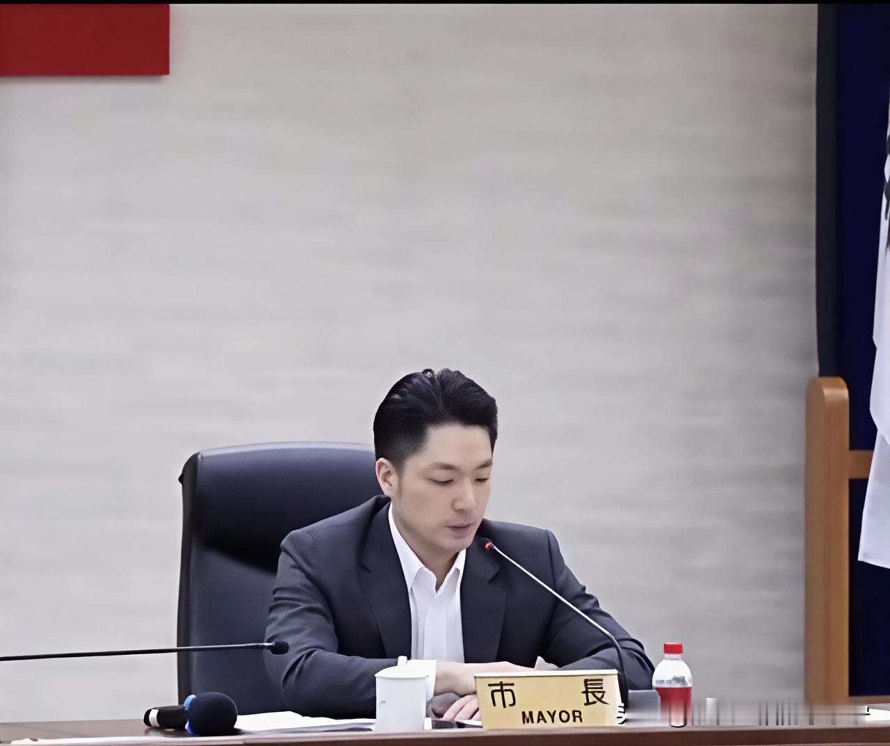 小蒋，你这么办事儿，让大陆的学校情何以堪呢？去年老蒋的曾孙蒋万安，刚