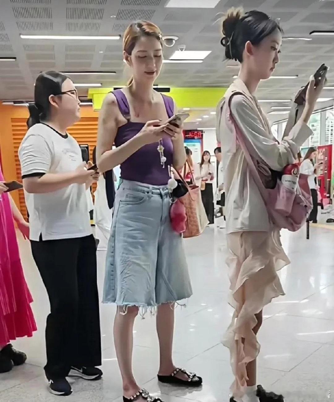 53岁洪欣路人视角，跟电视上差距好大！