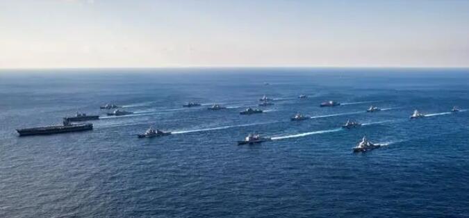 南海都快成了美军的伤心海啦!两个月前,社交媒体上就曾疯传一段影像,说美军的一架