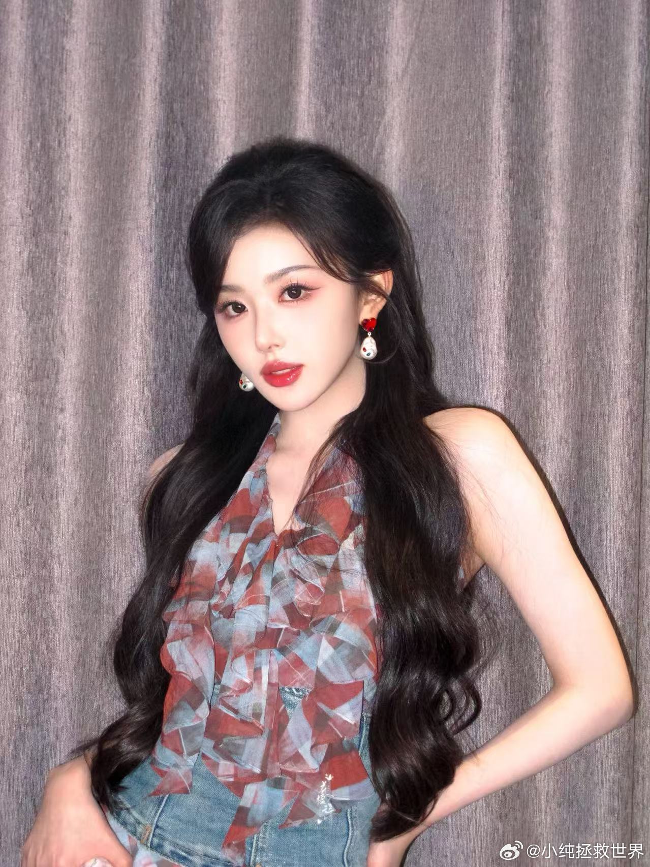 孔雪儿也太爱听烂梗了吧孔雪儿的亲和力真的绝了，机场被粉丝的烂梗逗笑，笑容治愈又