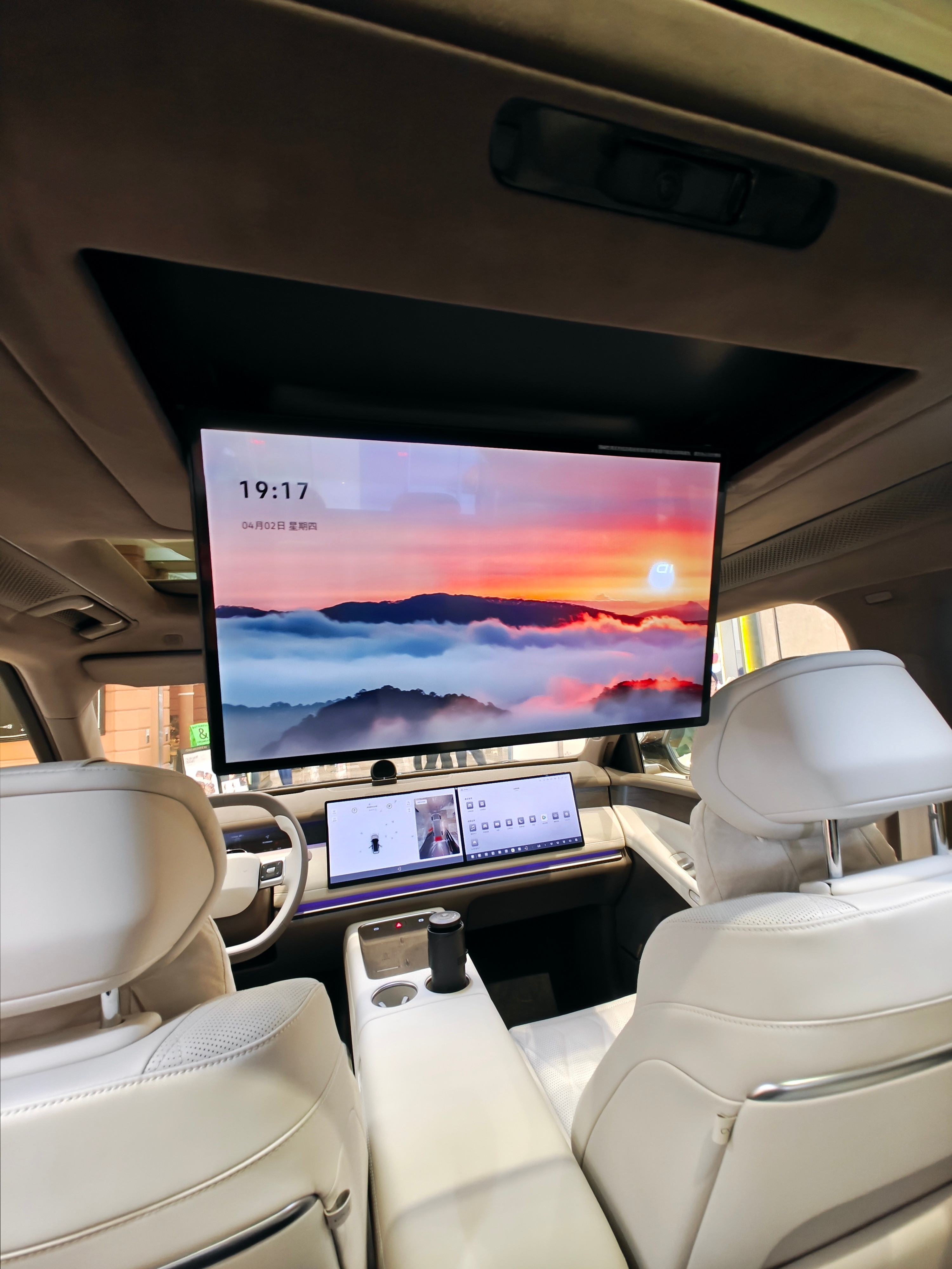 上汽大众ID.ERA9X，今天在商场见到了，第一眼有点鹏子的感觉，完全不像大众