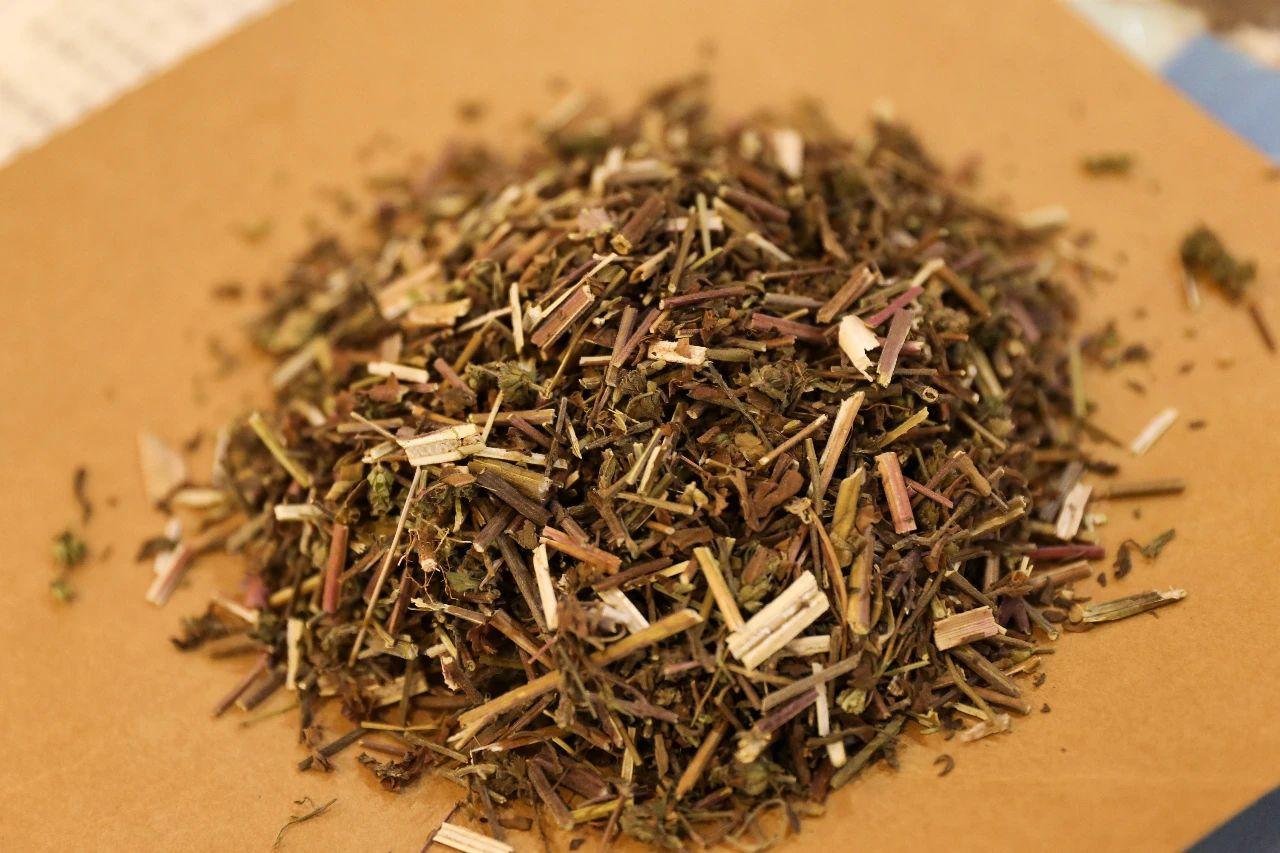 90%的人得荨麻疹，多是血太热了，1个很实用的中成药，止住反复瘙痒 很多人有