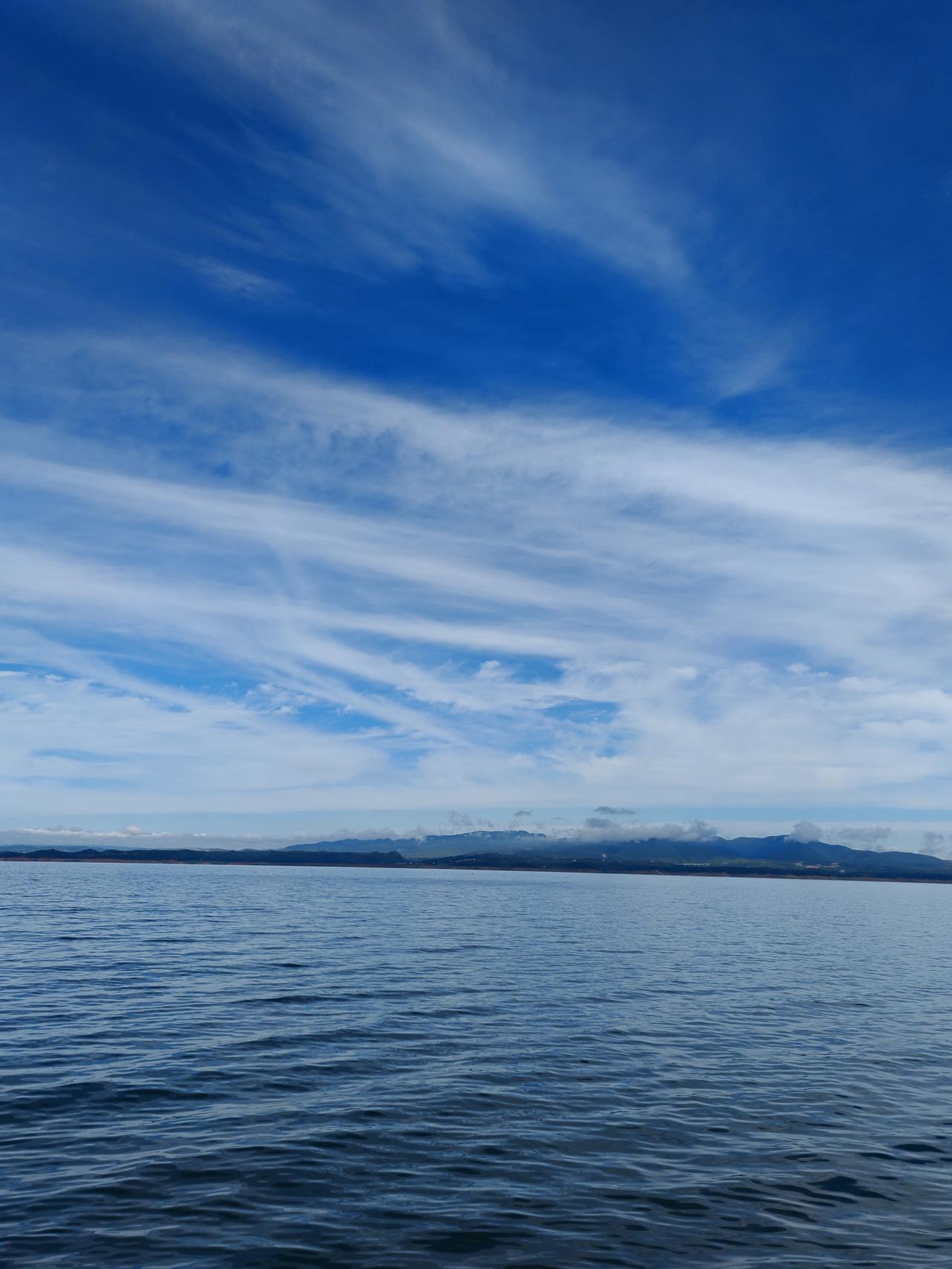 孙权称帝的第二年，即公元230年，派将军卫温、诸葛直，率武装部队一万人，深入东方