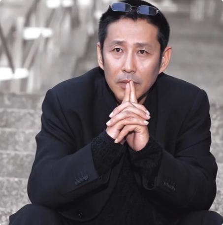 陈道明说："从你大小便不能自理的那一刻起，养老这件事其实就结束了，剩下的不叫养老