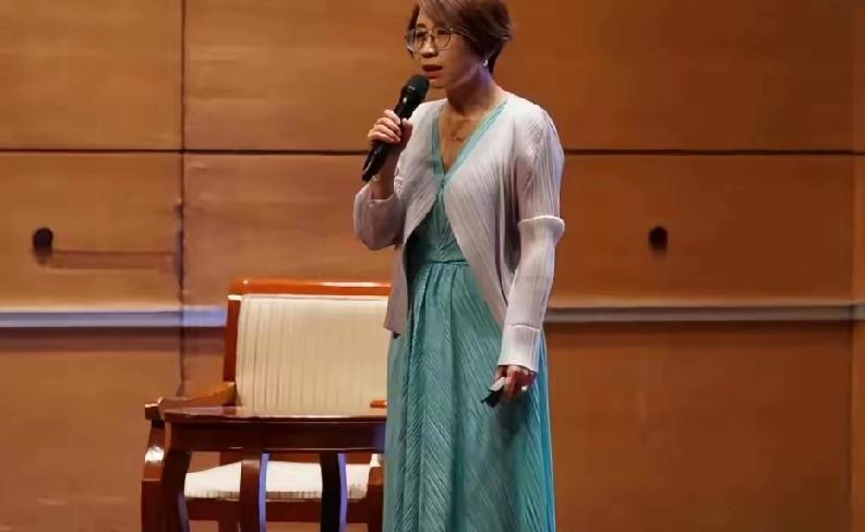 北大这一合作，让人费解！2004年起，北大法学院赵宏任主任的人权与人道法研